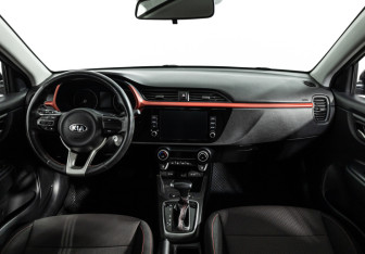 Подержанный автомобиль Kia Rio Sedan 2021 года (13 фото)