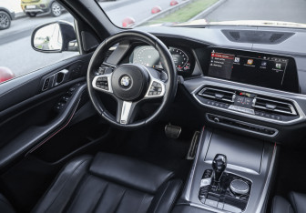 Подержанный автомобиль BMW X5 2019 года (12 фото)