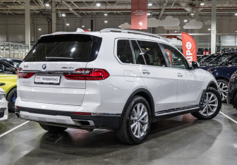 Подержанный автомобиль BMW X7 2020 года (8 фото)