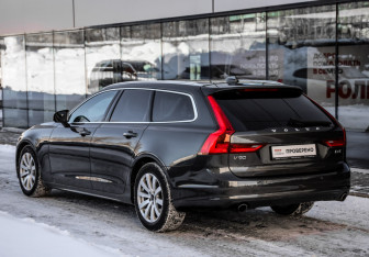 Подержанный автомобиль Volvo V90 2018 года (7 фото)