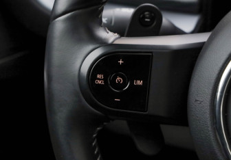 Подержанный автомобиль MINI Clubman Wagon 2022 года (17 фото)