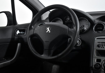 Подержанный автомобиль Peugeot 308 Hatchback 2008 года (14 фото)