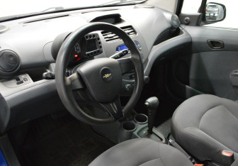 Подержанный автомобиль Chevrolet Spark 2013 года (9 фото)