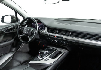 Подержанный автомобиль Audi Q7 2015 года (9 фото)