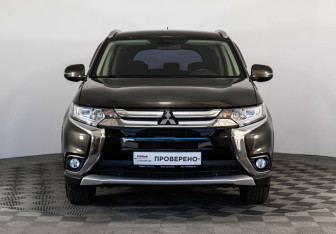 Подержанный автомобиль Mitsubishi Outlander 2016 года (2 фото)