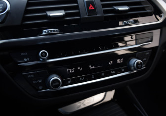 Подержанный автомобиль BMW X3 2020 года (13 фото)