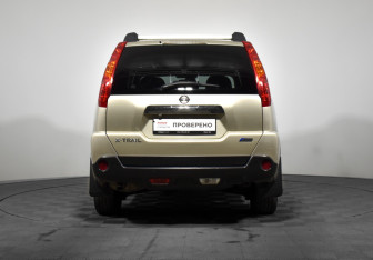 Подержанный автомобиль Nissan X-Trail 2010 года (6 фото)