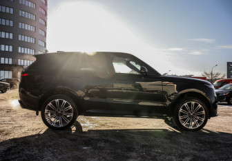 Подержанный автомобиль Land Rover Range Rover Sport 2024 года (6 фото)