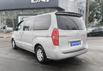 Подержанный автомобиль Hyundai Grand Starex 2008 года (6 фото)