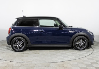 Подержанный автомобиль MINI Hatch 2018 года (4 фото)