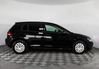 Подержанный автомобиль Volkswagen Golf Hatchback 2013 года (4 фото)