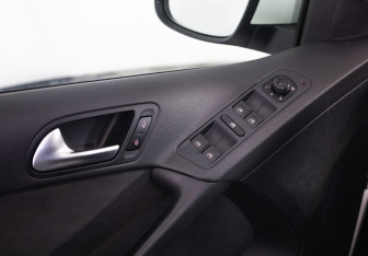 Подержанный автомобиль Volkswagen Tiguan 2016 года (19 фото)