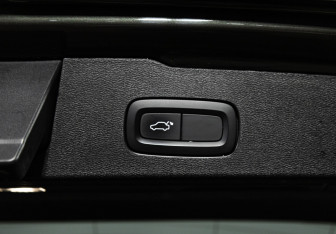 Подержанный автомобиль Volvo V60 Cross Country 2019 года (20 фото)