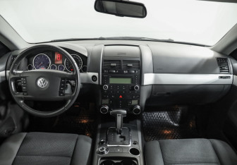 Подержанный автомобиль Volkswagen Touareg 2009 года (10 фото)