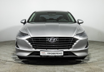 Подержанный автомобиль Hyundai Sonata 2020 года (2 фото)
