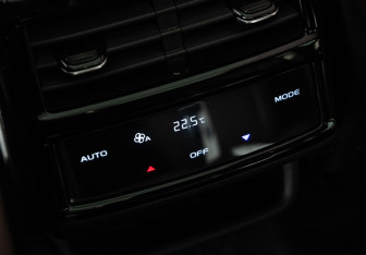 Подержанный автомобиль Geely Monjaro 2023 года (27 фото)