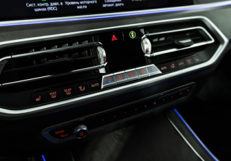 Подержанный автомобиль BMW X5 2021 года (19 фото)