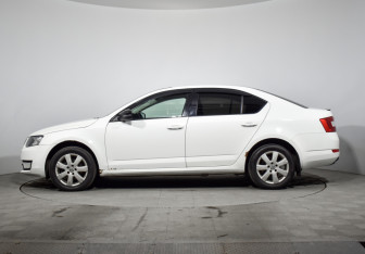Подержанный автомобиль Skoda Octavia Liftback 2016 года (8 фото)