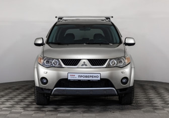 Подержанный автомобиль Mitsubishi Outlander 2007 года (2 фото)