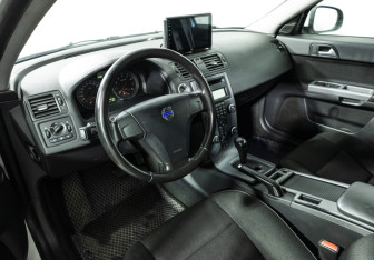 Подержанный автомобиль Volvo S40 2011 года (11 фото)