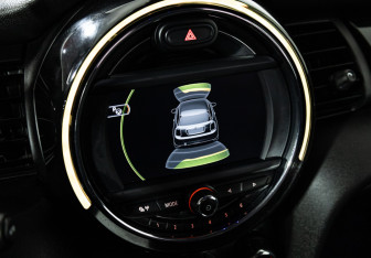 Подержанный автомобиль MINI Hatch 2014 года (15 фото)