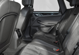 Подержанный автомобиль Porsche Macan 2017 года (13 фото)