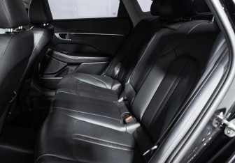 Подержанный автомобиль Hyundai Sonata 2020 года (10 фото)