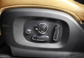 Подержанный автомобиль Jaguar XJ 2016 года (95 фото)