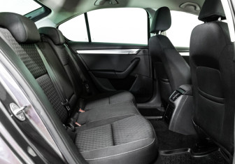 Подержанный автомобиль Skoda Octavia Liftback 2016 года (15 фото)