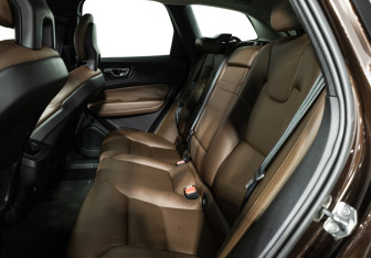 Подержанный автомобиль Volvo XC60 2018 года (10 фото)