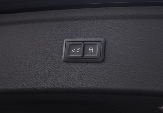 Подержанный автомобиль Audi Q5 2021 года (35 фото)