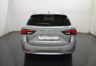 Подержанный автомобиль Toyota Avensis Wagon 2016 года (6 фото)