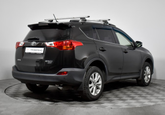 Подержанный автомобиль Toyota RAV4 2014 года (5 фото)