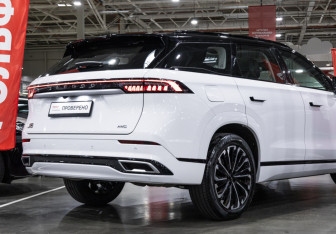 Подержанный автомобиль Jaecoo J8 2024 года (8 фото)
