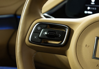 Подержанный автомобиль Zeekr 001 2024 года (22 фото)