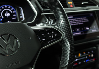 Подержанный автомобиль Volkswagen Tiguan 2021 года (18 фото)