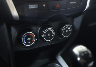 Подержанный автомобиль Mitsubishi ASX 2012 года (14 фото)