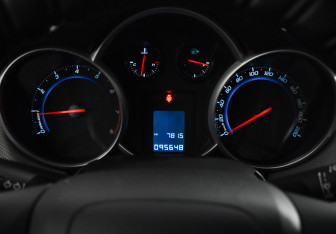 Подержанный автомобиль Chevrolet Cruze Hatchback 2013 года (16 фото)