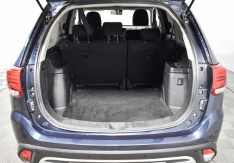 Подержанный автомобиль Mitsubishi Outlander 2019 года (19 фото)