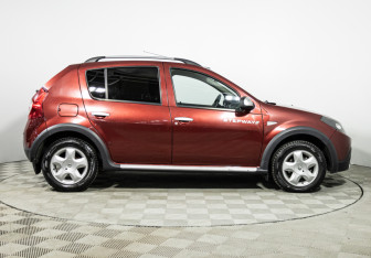 Подержанный автомобиль Renault Sandero 2011 года (4 фото)