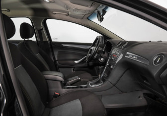 Подержанный автомобиль Ford Mondeo Sedan 2010 года (22 фото)