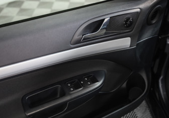 Подержанный автомобиль Skoda Octavia Liftback 2011 года (16 фото)