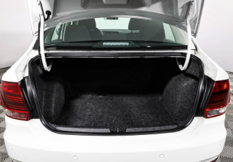 Подержанный автомобиль Volkswagen Polo Sedan 2018 года (16 фото)