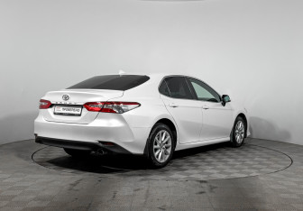 Подержанный автомобиль Toyota Camry Sedan 2021 года (5 фото)