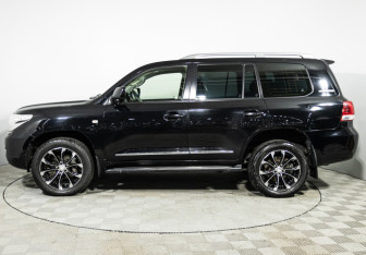 Подержанный автомобиль Toyota Land Cruiser Suv 2011 года (8 фото)
