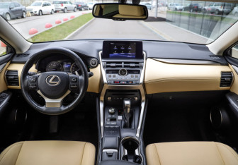 Подержанный автомобиль Lexus NX 2019 года (12 фото)