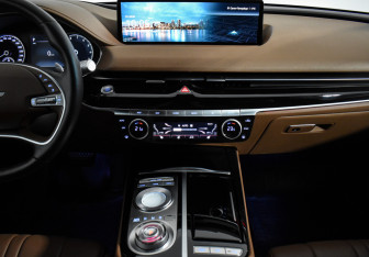 Подержанный автомобиль Genesis G80 2021 года (15 фото)