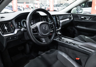 Подержанный автомобиль Volvo V60 Cross Country 2020 года (13 фото)