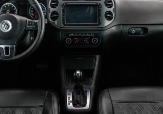 Подержанный автомобиль Volkswagen Tiguan 2012 года (13 фото)