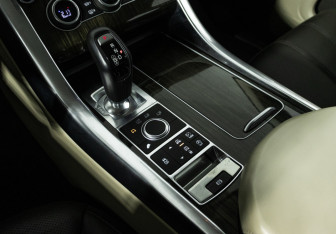 Подержанный автомобиль Land Rover Range Rover Sport 2017 года (22 фото)